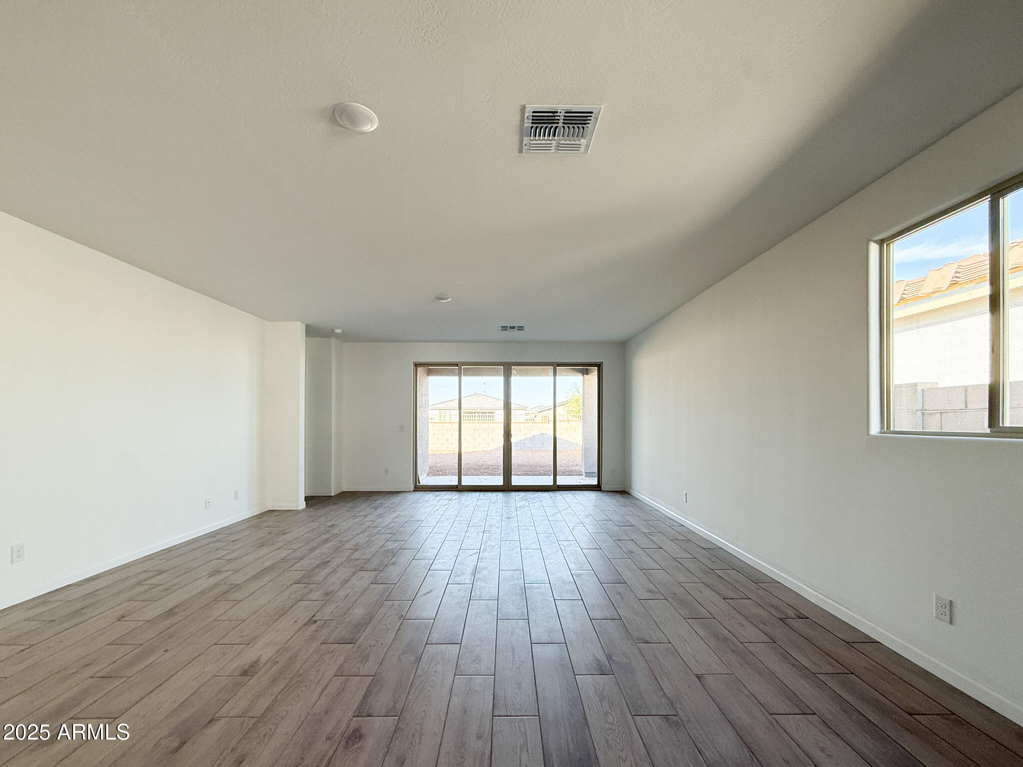 9546 W TAMARISK Avenue