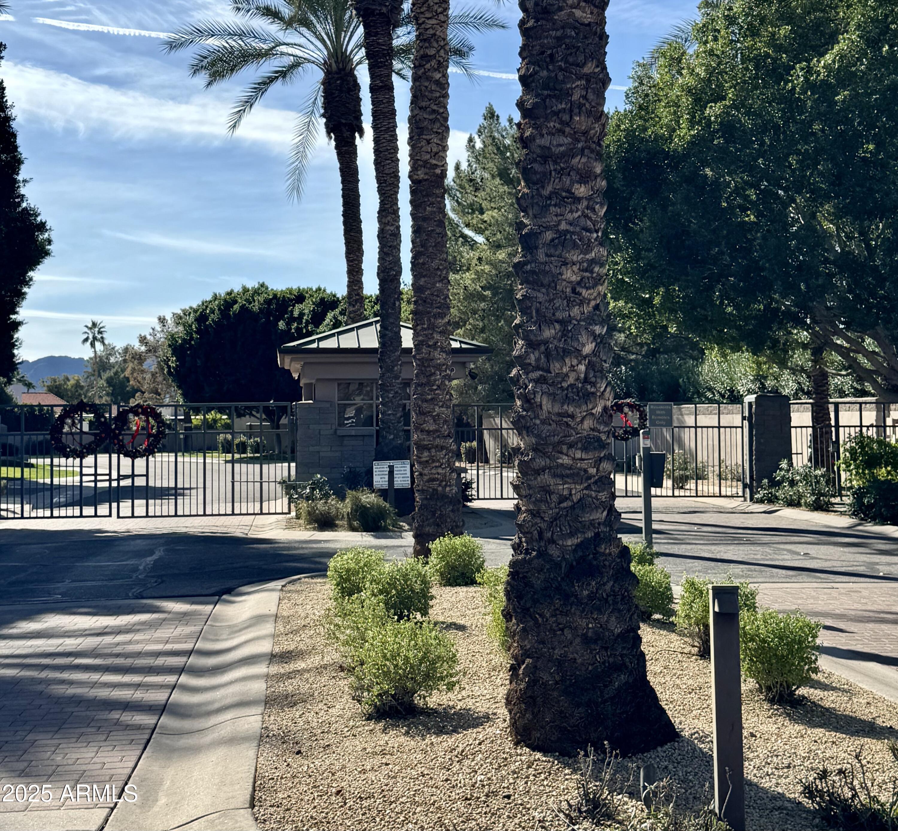 7307 E VAQUERO Drive