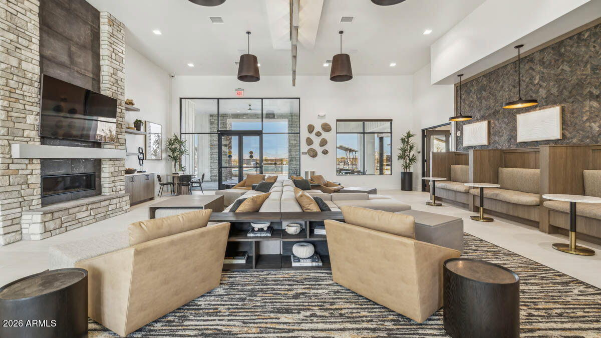 2532 W Shanley Avenue