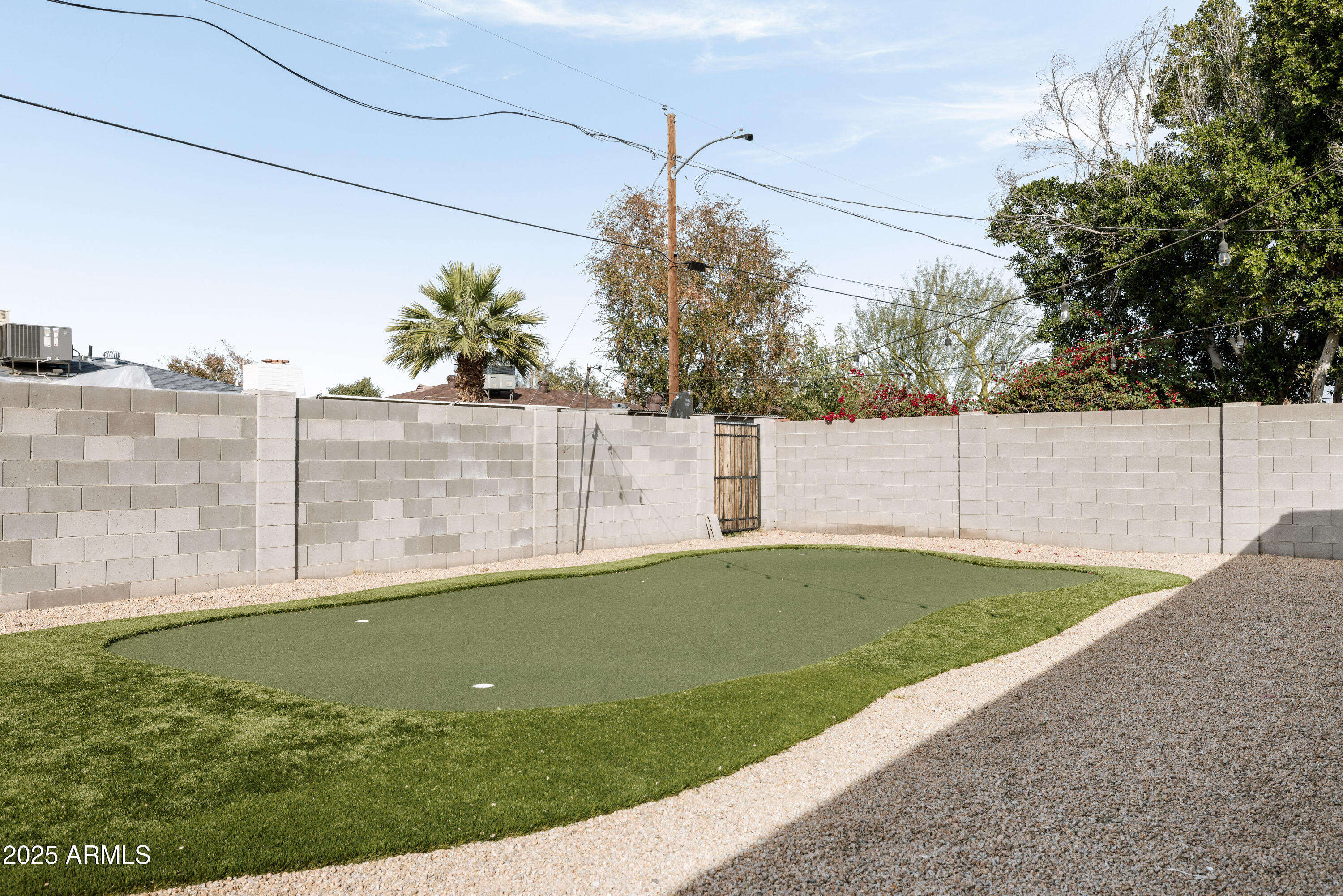 2318 W PINCHOT Avenue