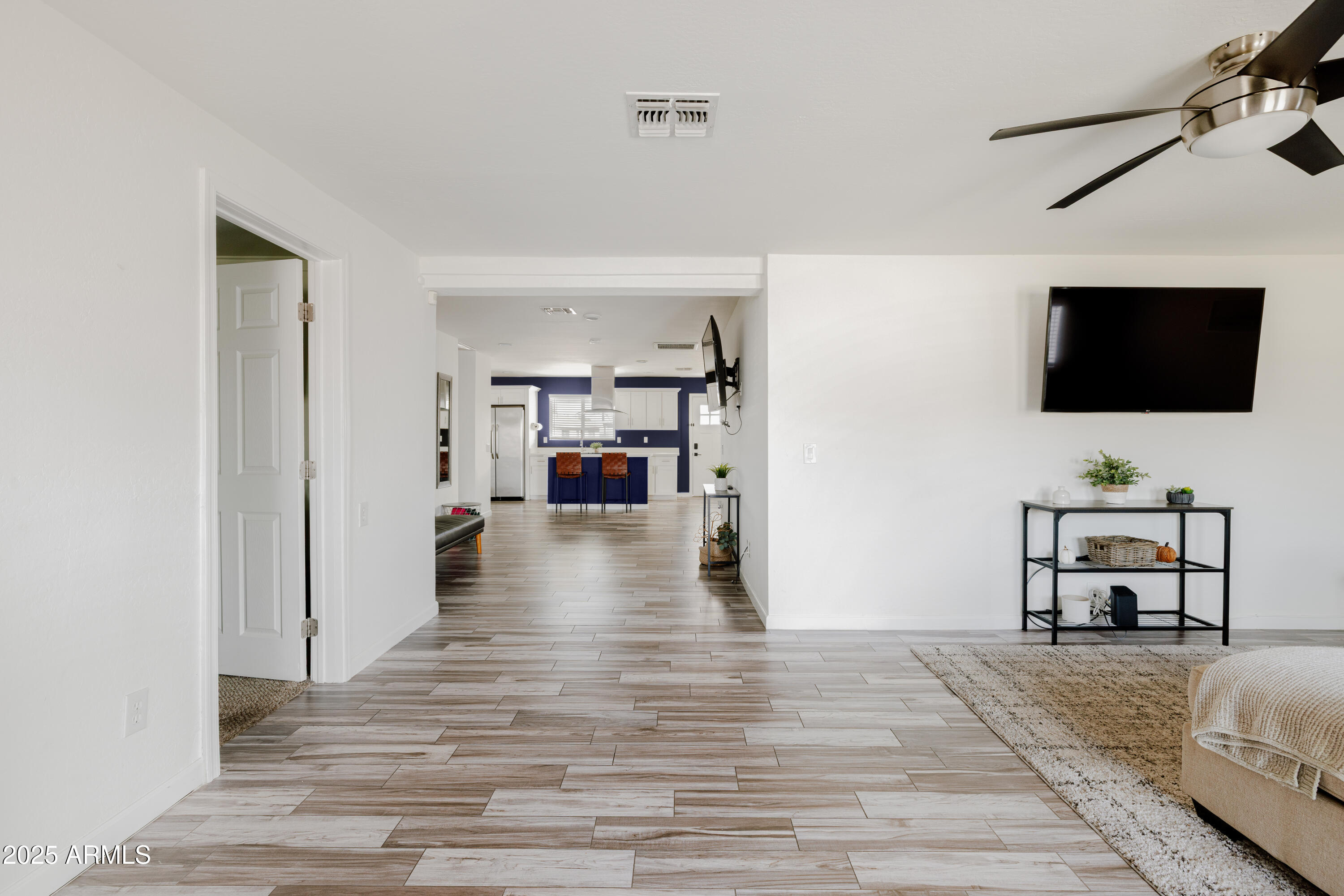 2318 W PINCHOT Avenue