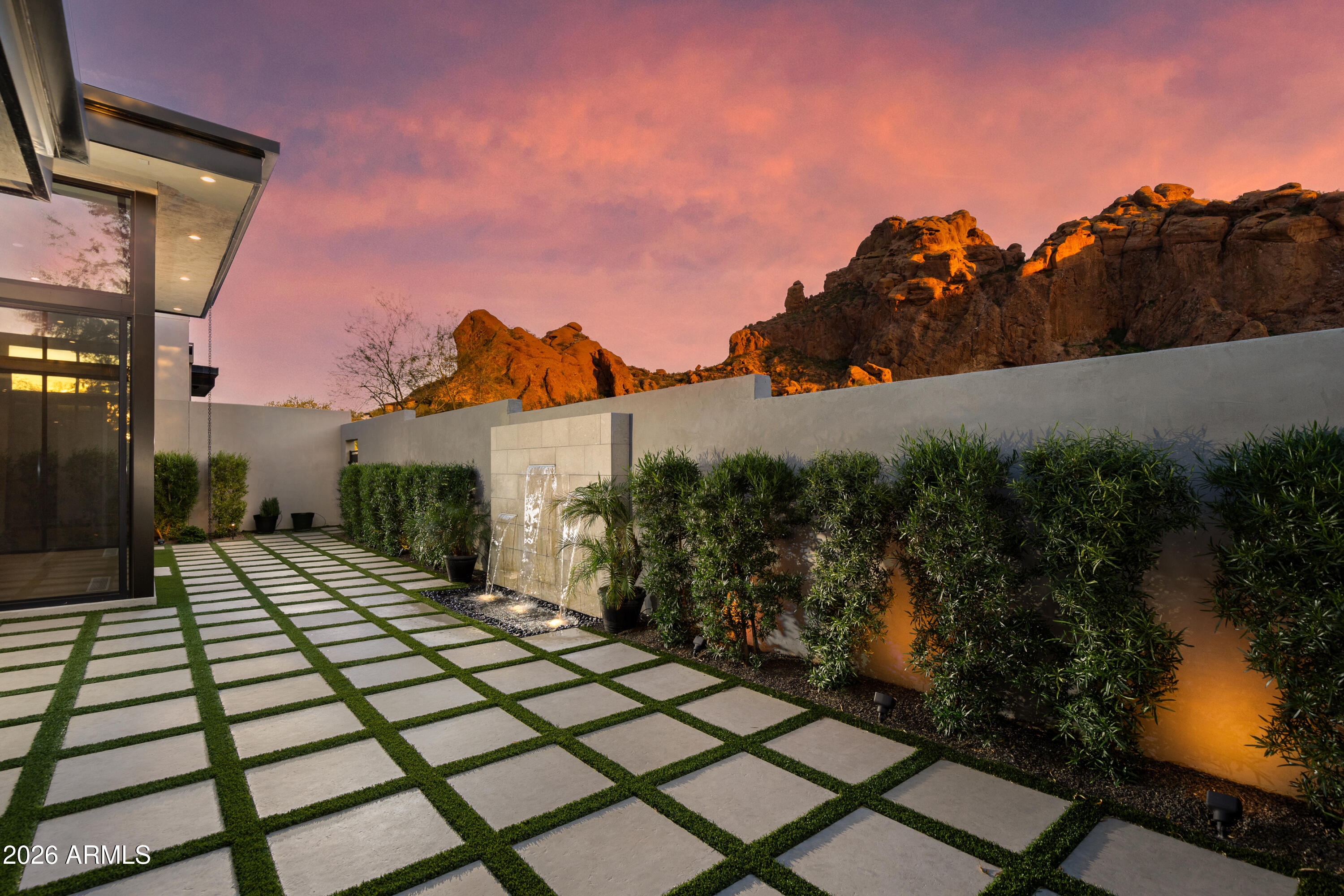 5935 N ECHO CANYON Lane