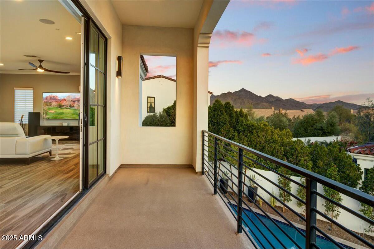 9467 E ROCKWOOD Drive