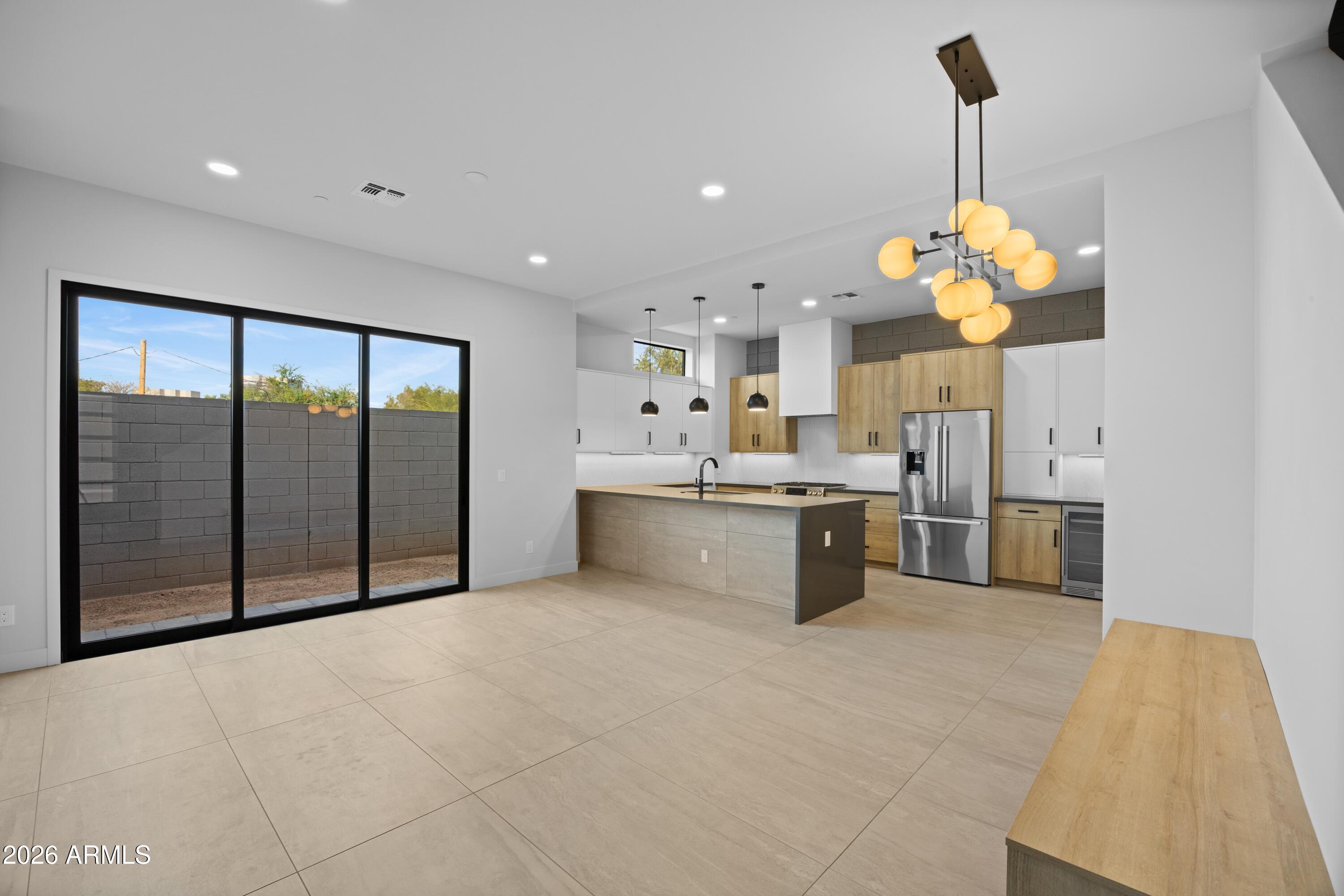 377 E WINDSOR Avenue 6