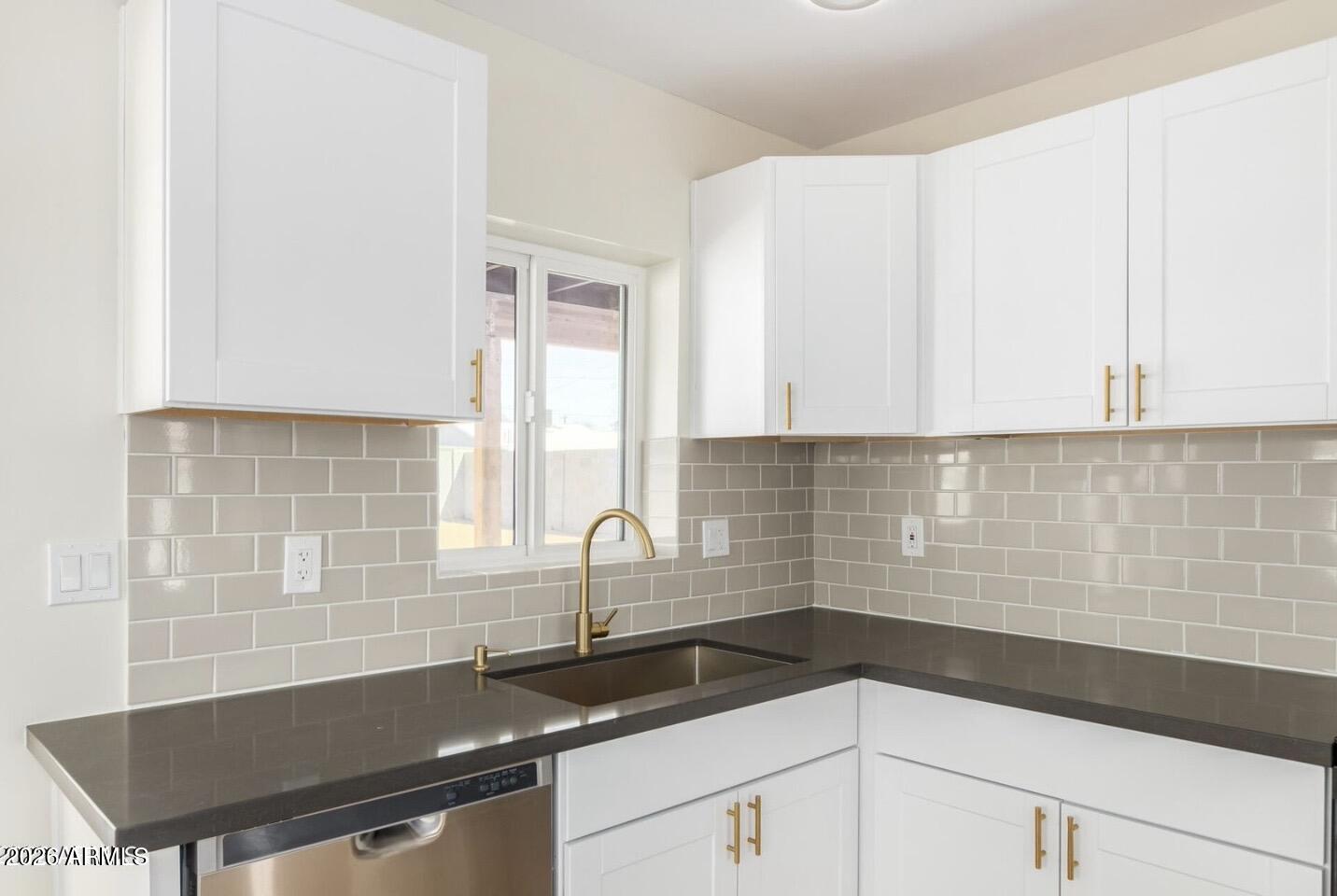 902 E FAIRMOUNT Avenue