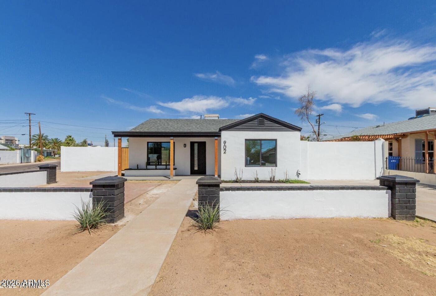 902 E FAIRMOUNT Avenue