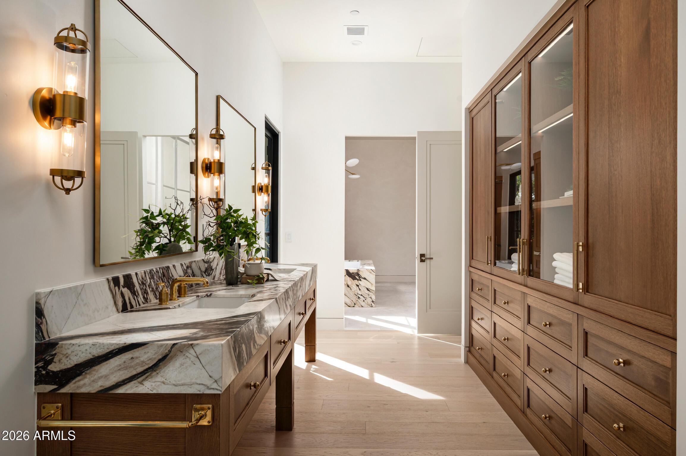 4864 E LAFAYETTE Boulevard