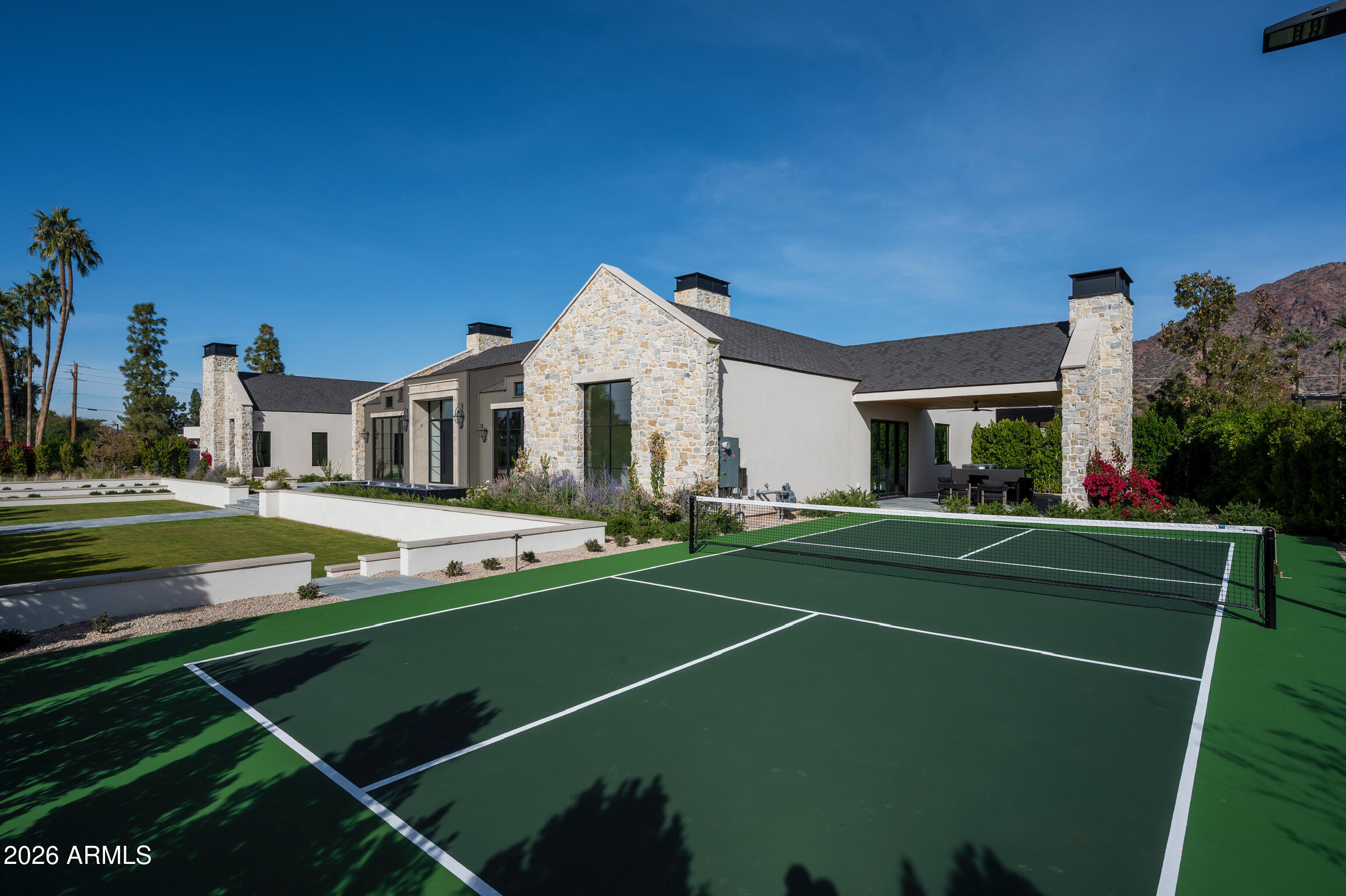 4864 E LAFAYETTE Boulevard