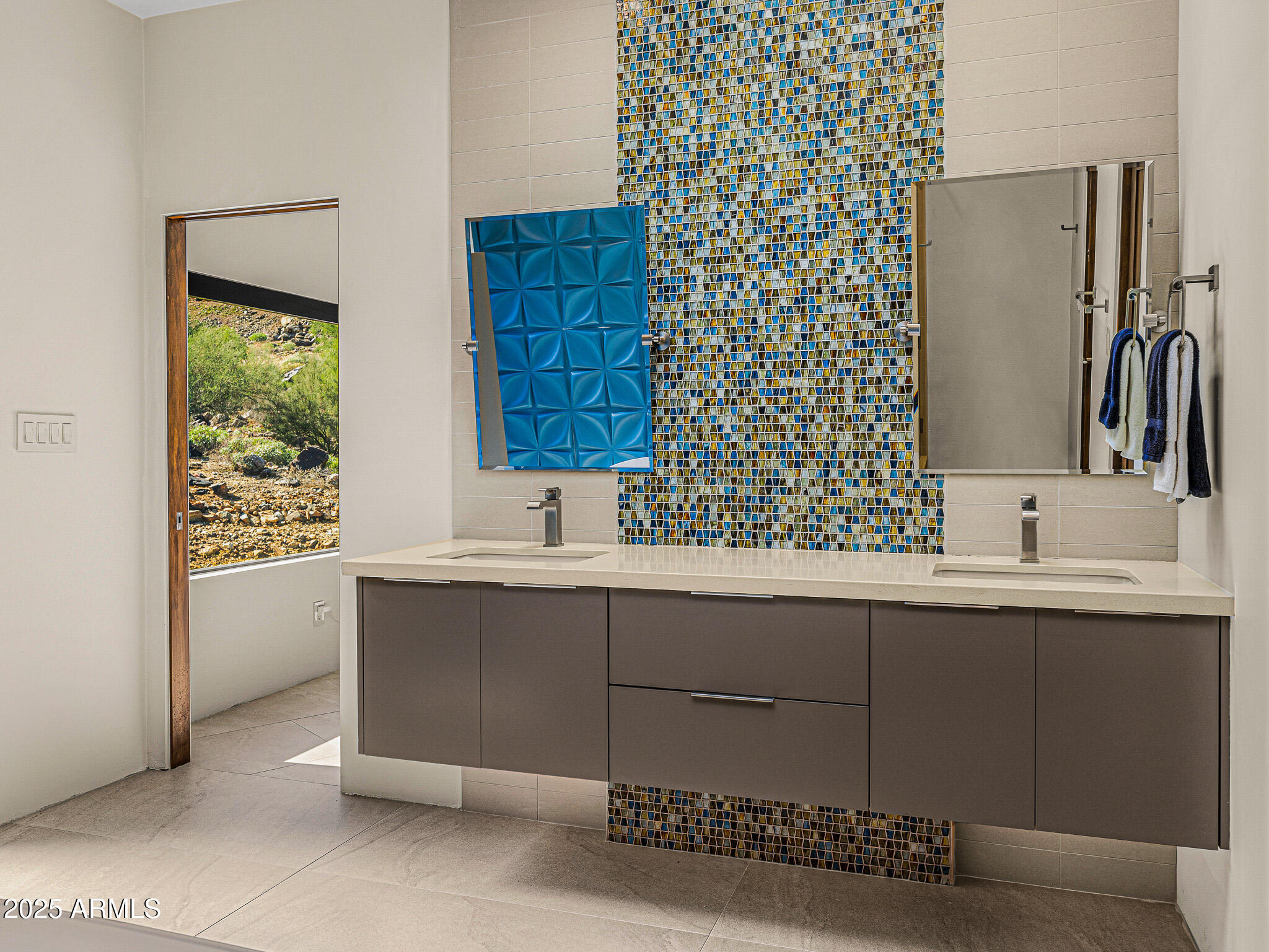 6331 E Hummingbird Lane