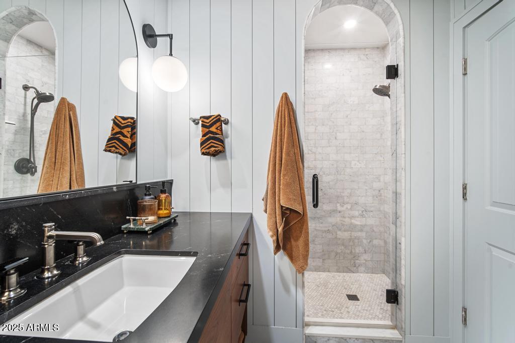 8221 E EDGEMONT Avenue