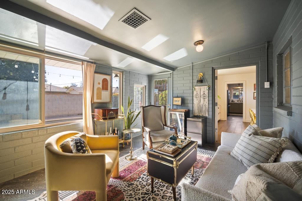 8221 E EDGEMONT Avenue