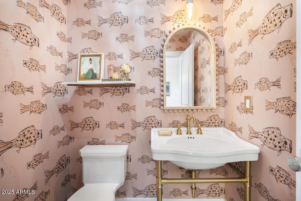 8221 E EDGEMONT Avenue