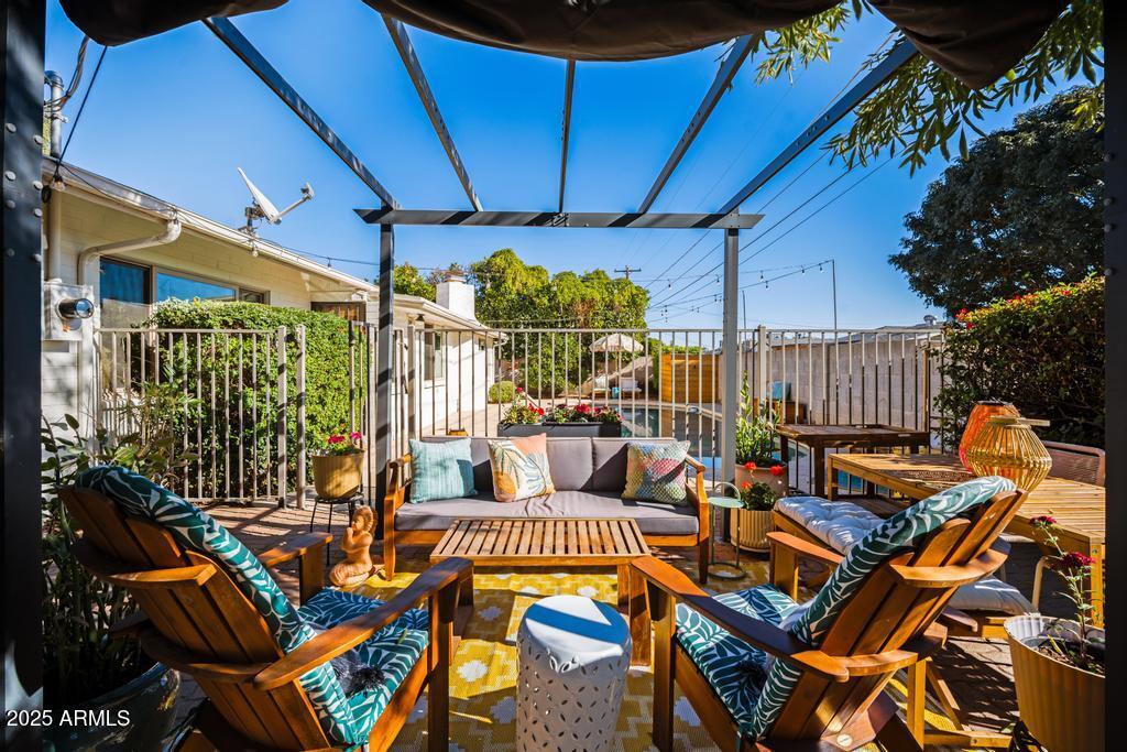 8221 E EDGEMONT Avenue