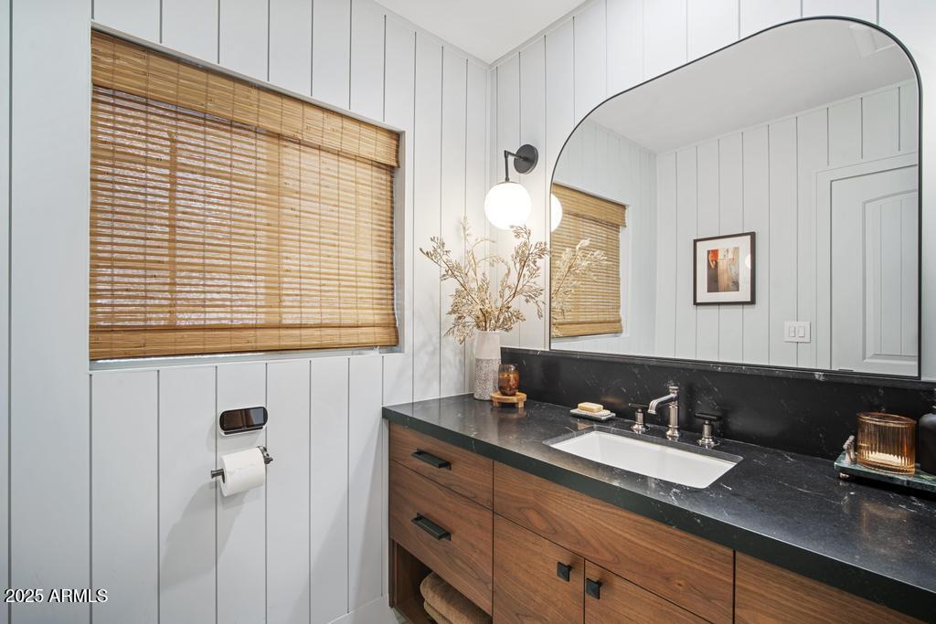 8221 E EDGEMONT Avenue