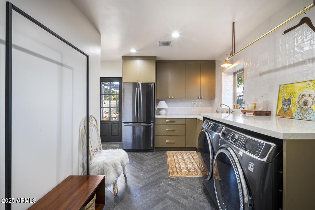 8221 E EDGEMONT Avenue