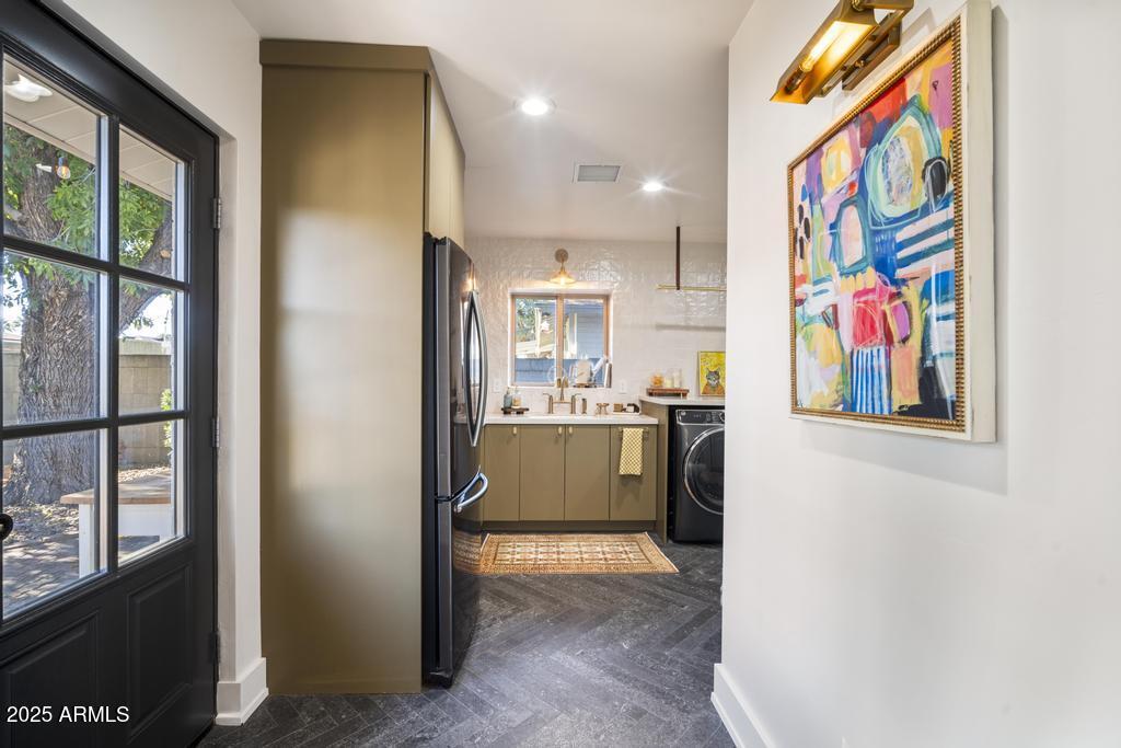 8221 E EDGEMONT Avenue