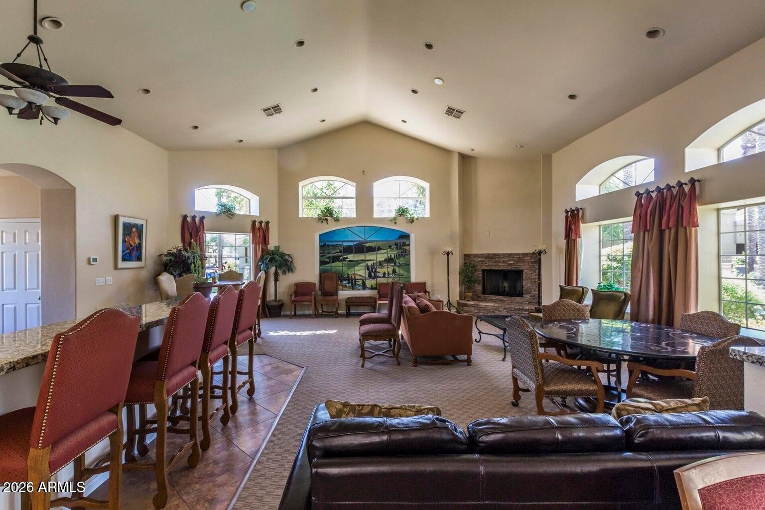 5335 E SHEA Boulevard 2082