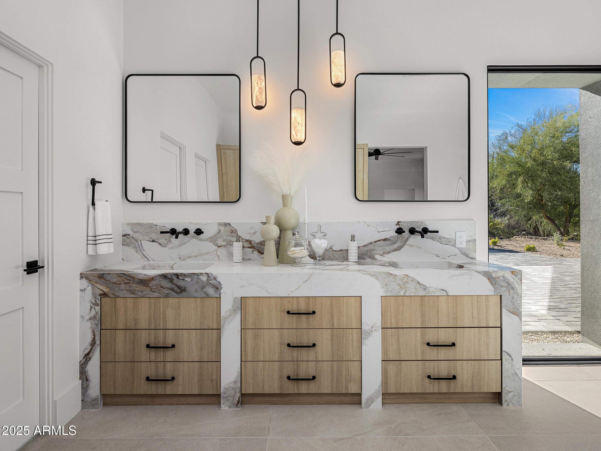 5355 E DESERT VISTA Road