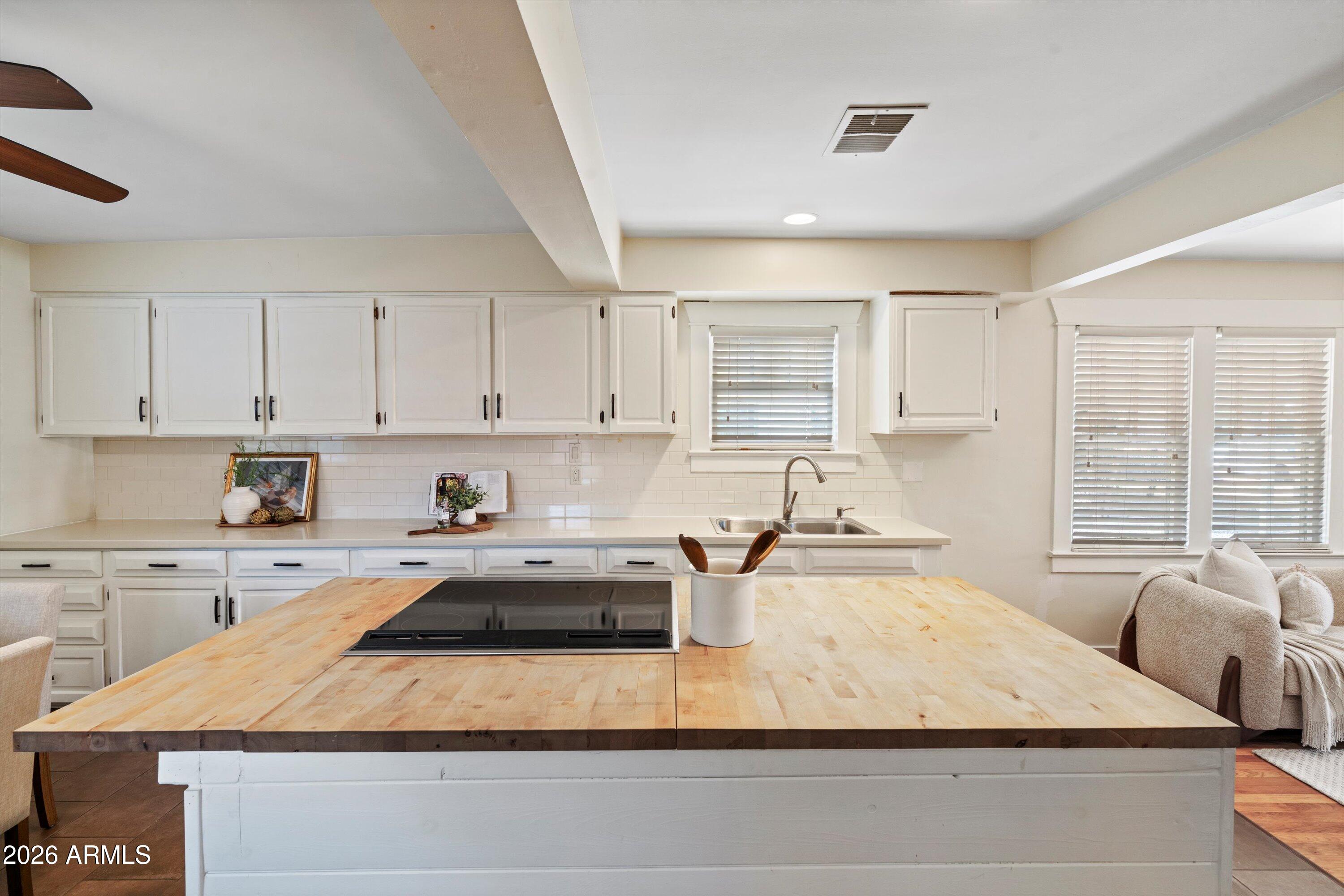 1733 E HARVARD Street