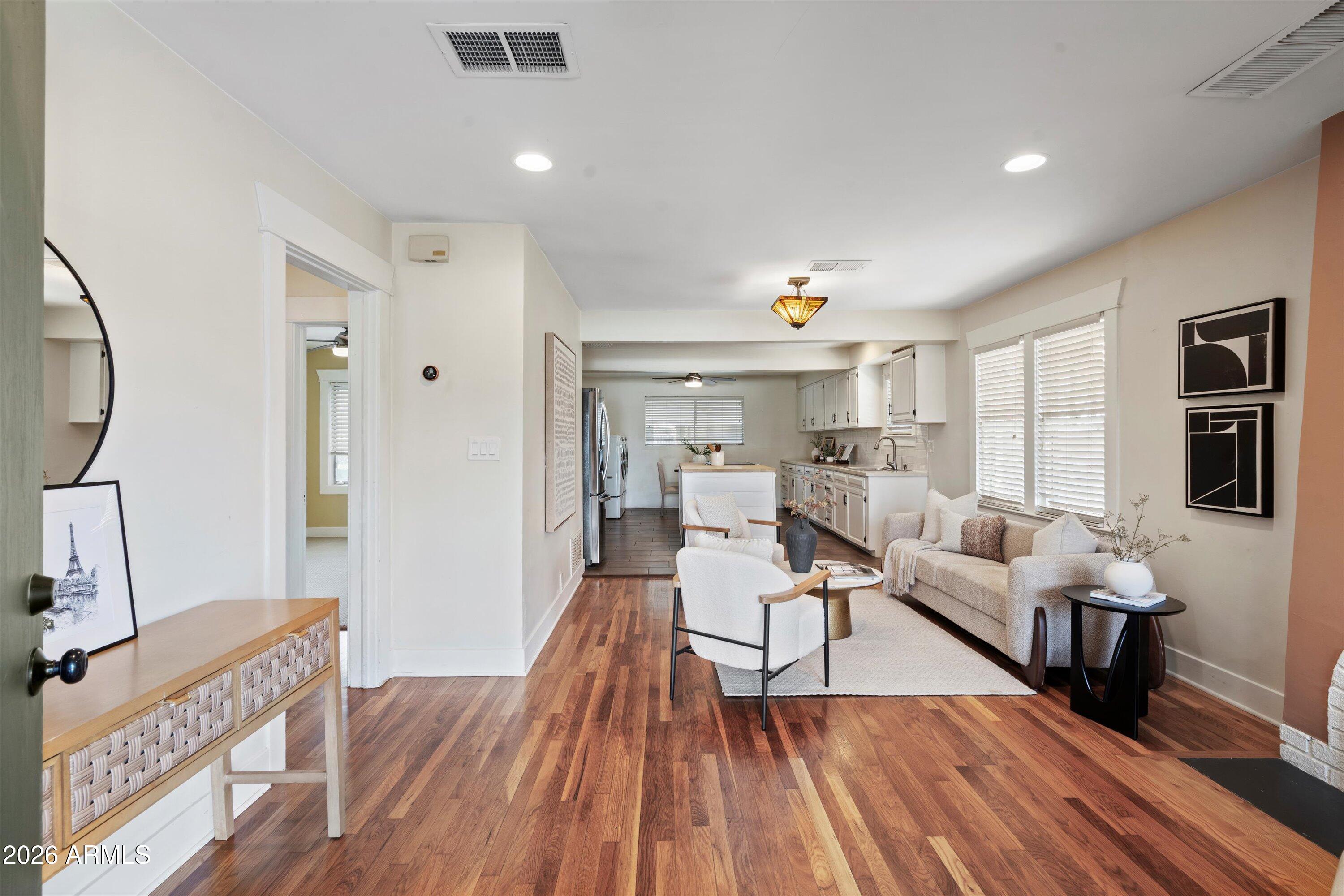 1733 E HARVARD Street