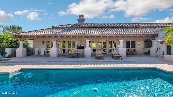 4214 E Claremont Avenue