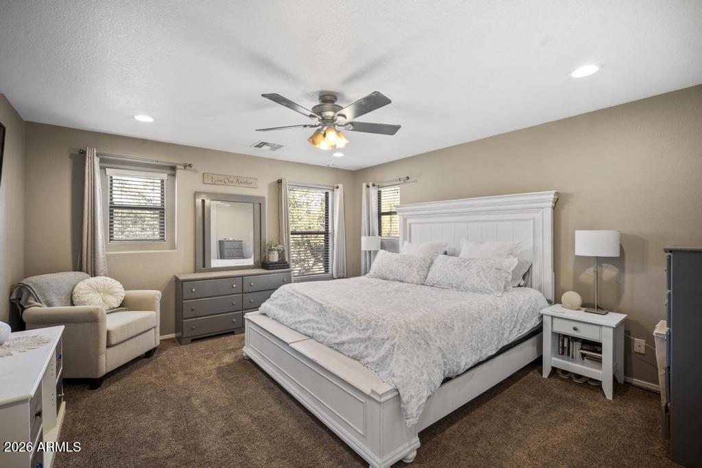 5812 E HOLMES Avenue