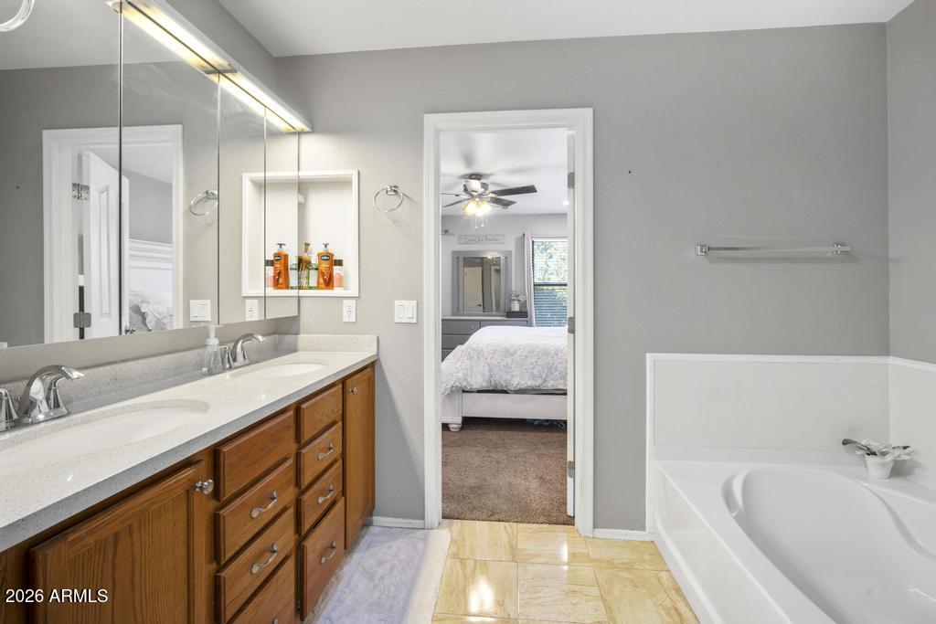 5812 E HOLMES Avenue