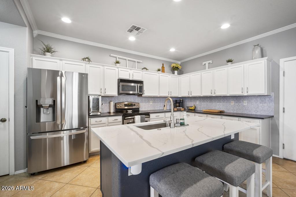 5812 E HOLMES Avenue