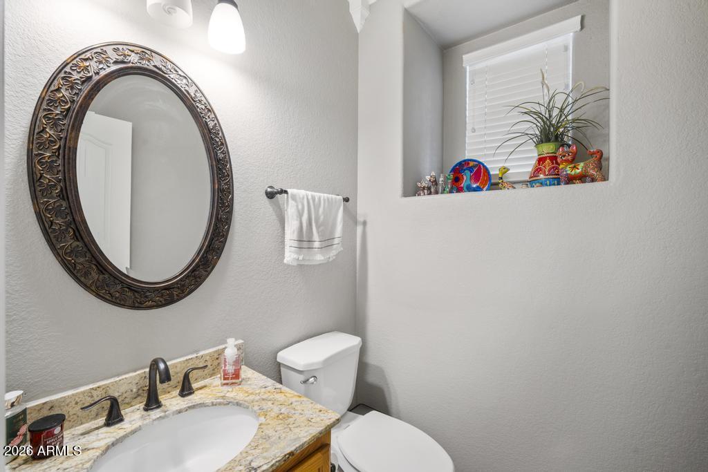 5812 E HOLMES Avenue