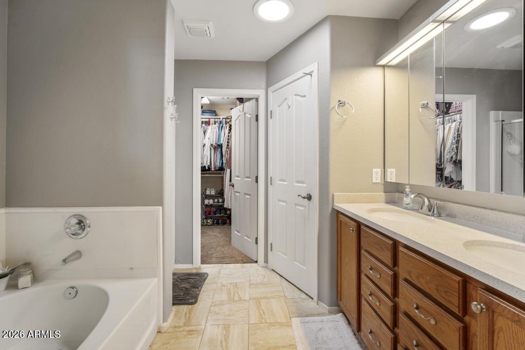 5812 E HOLMES Avenue