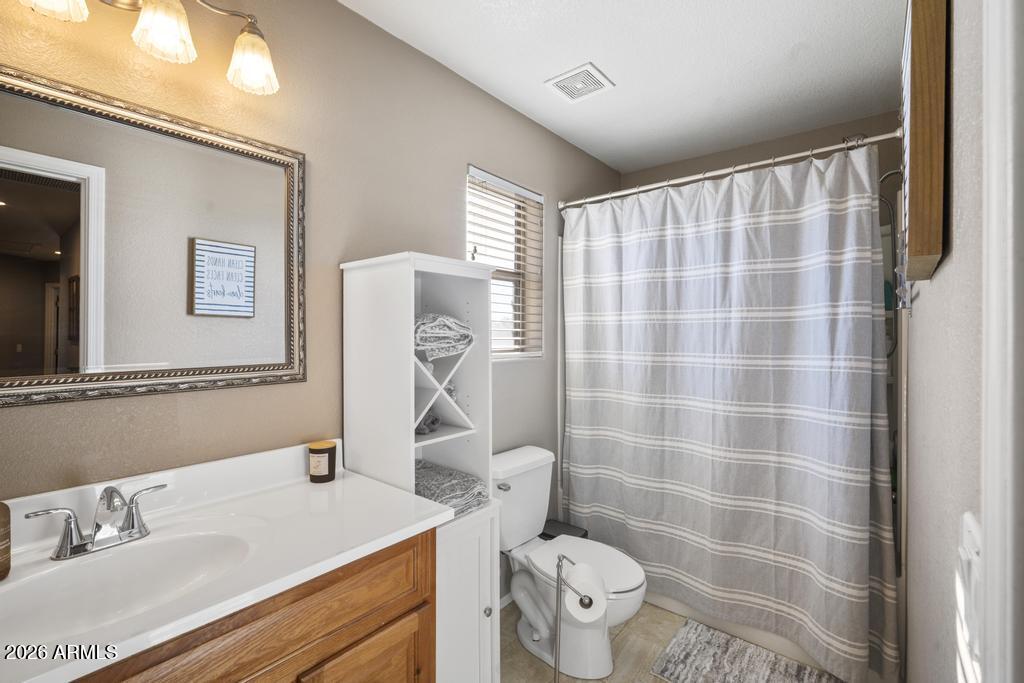 5812 E HOLMES Avenue