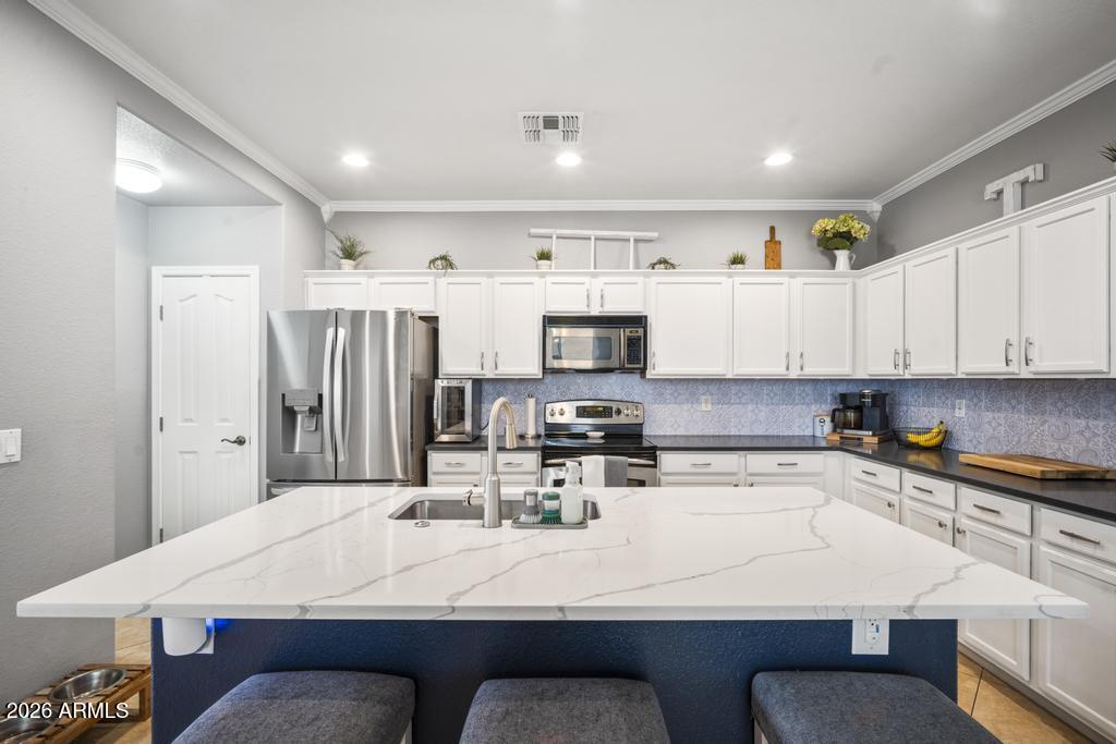 5812 E HOLMES Avenue