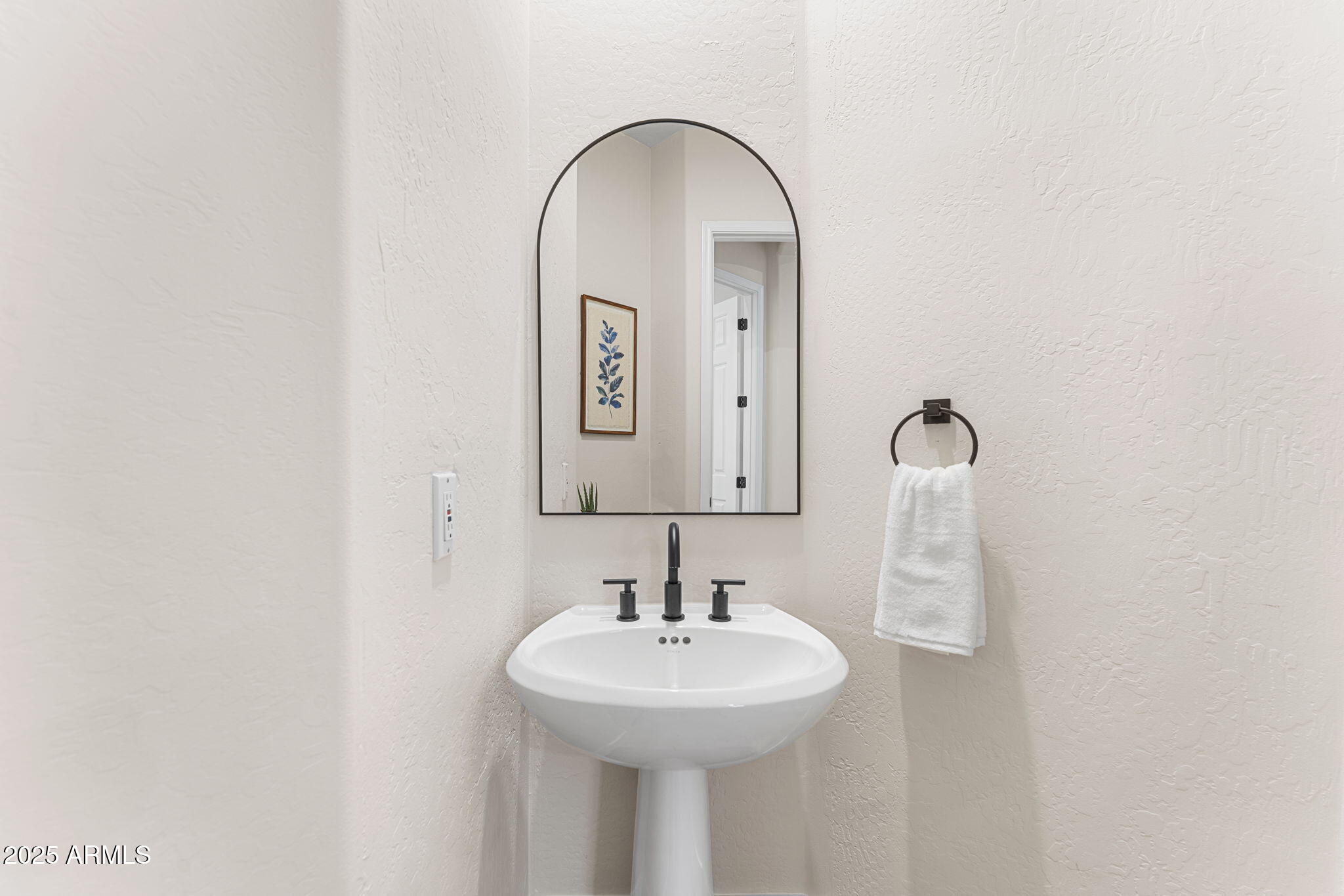 7266 E DEL ACERO Drive