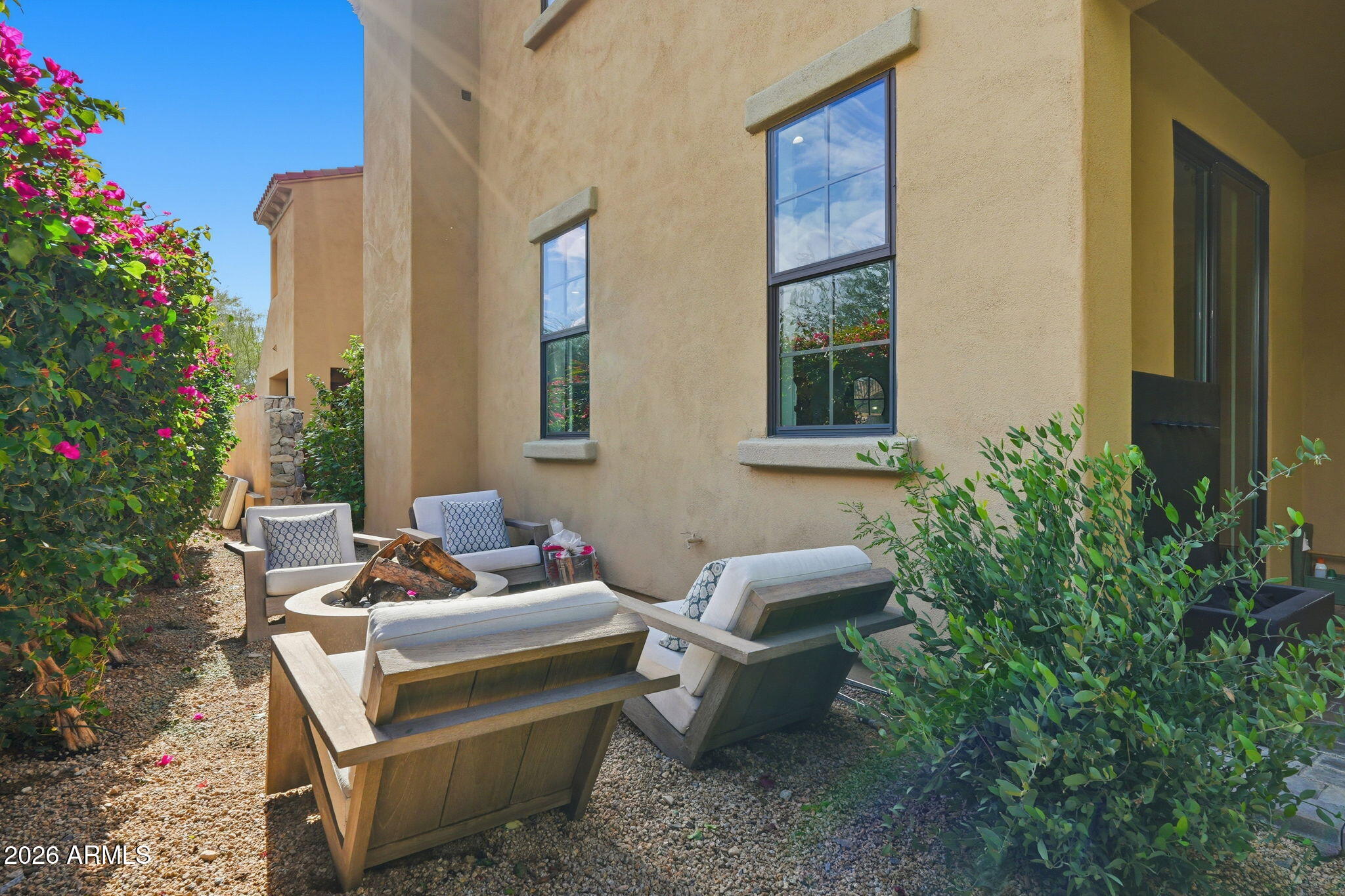 9832 E EDGESTONE Drive