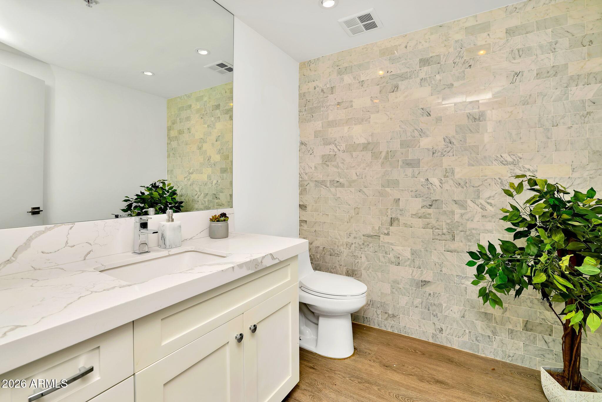 7137 E RANCHO VISTA Drive 7008