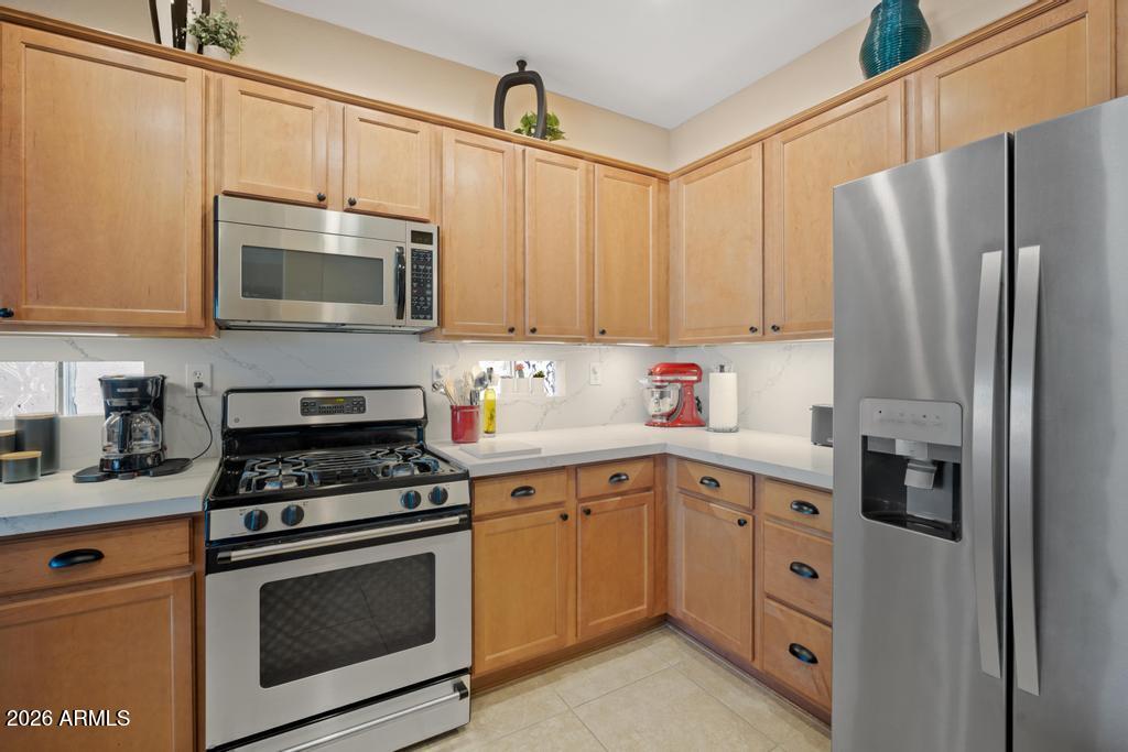 1922 W WHITMAN Court