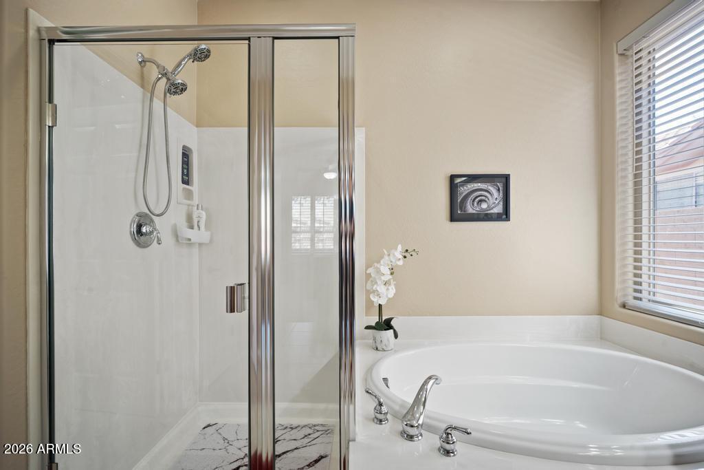 1922 W WHITMAN Court