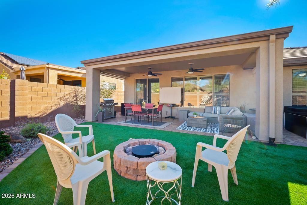 1922 W WHITMAN Court