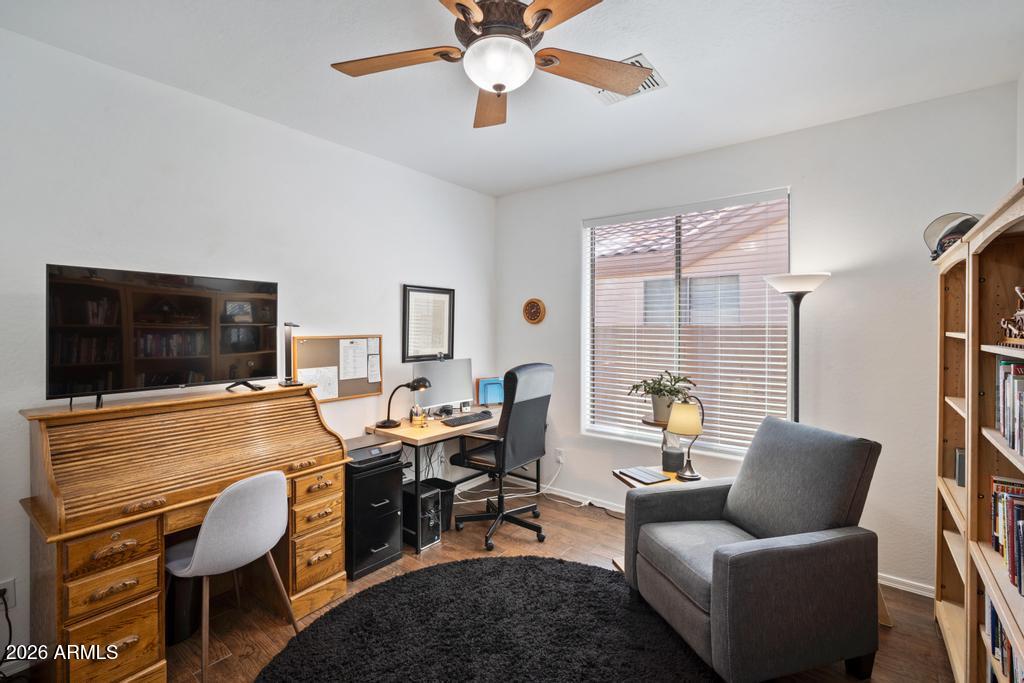 1922 W WHITMAN Court