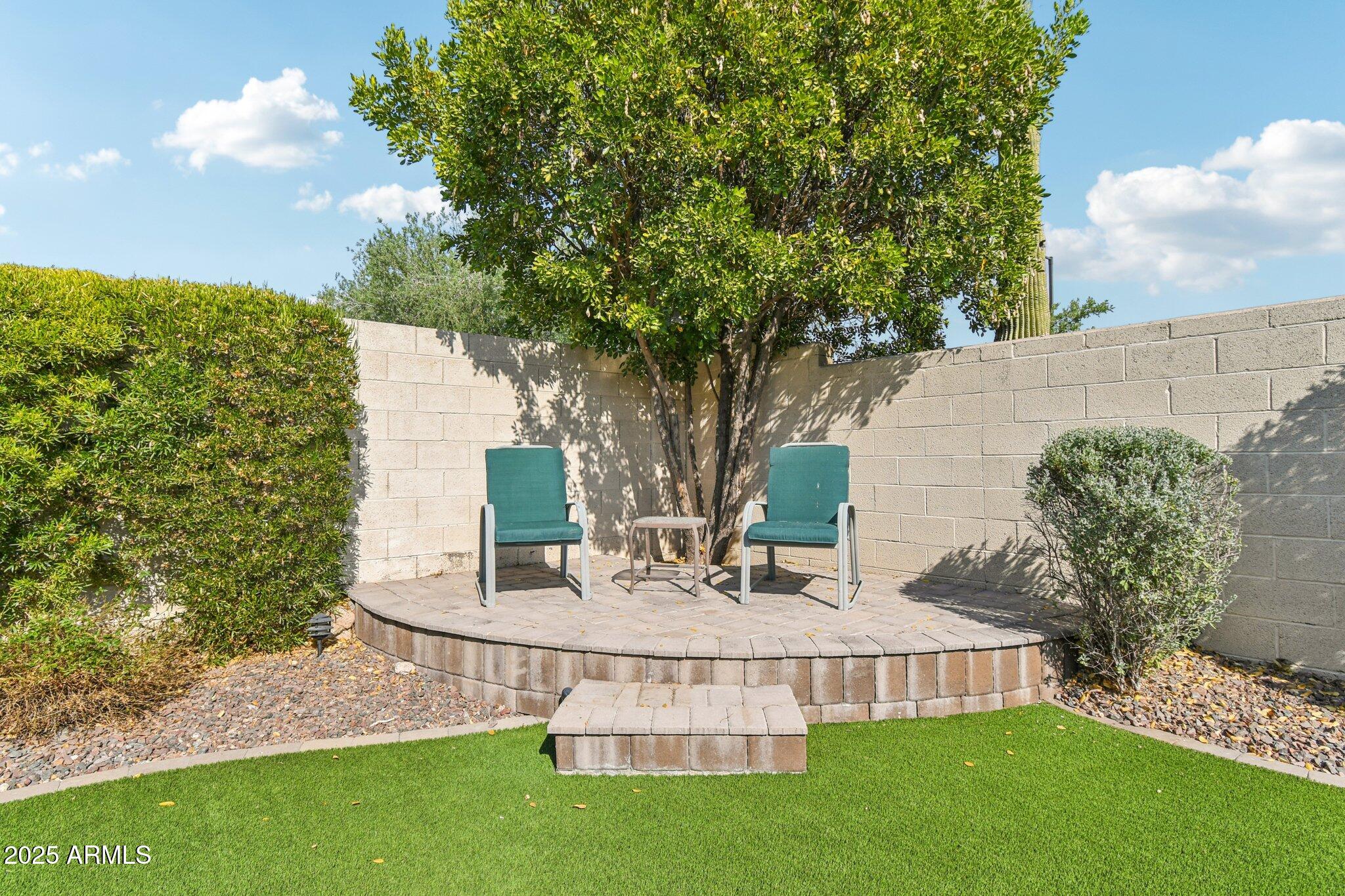 2533 W Kit Carson Trail