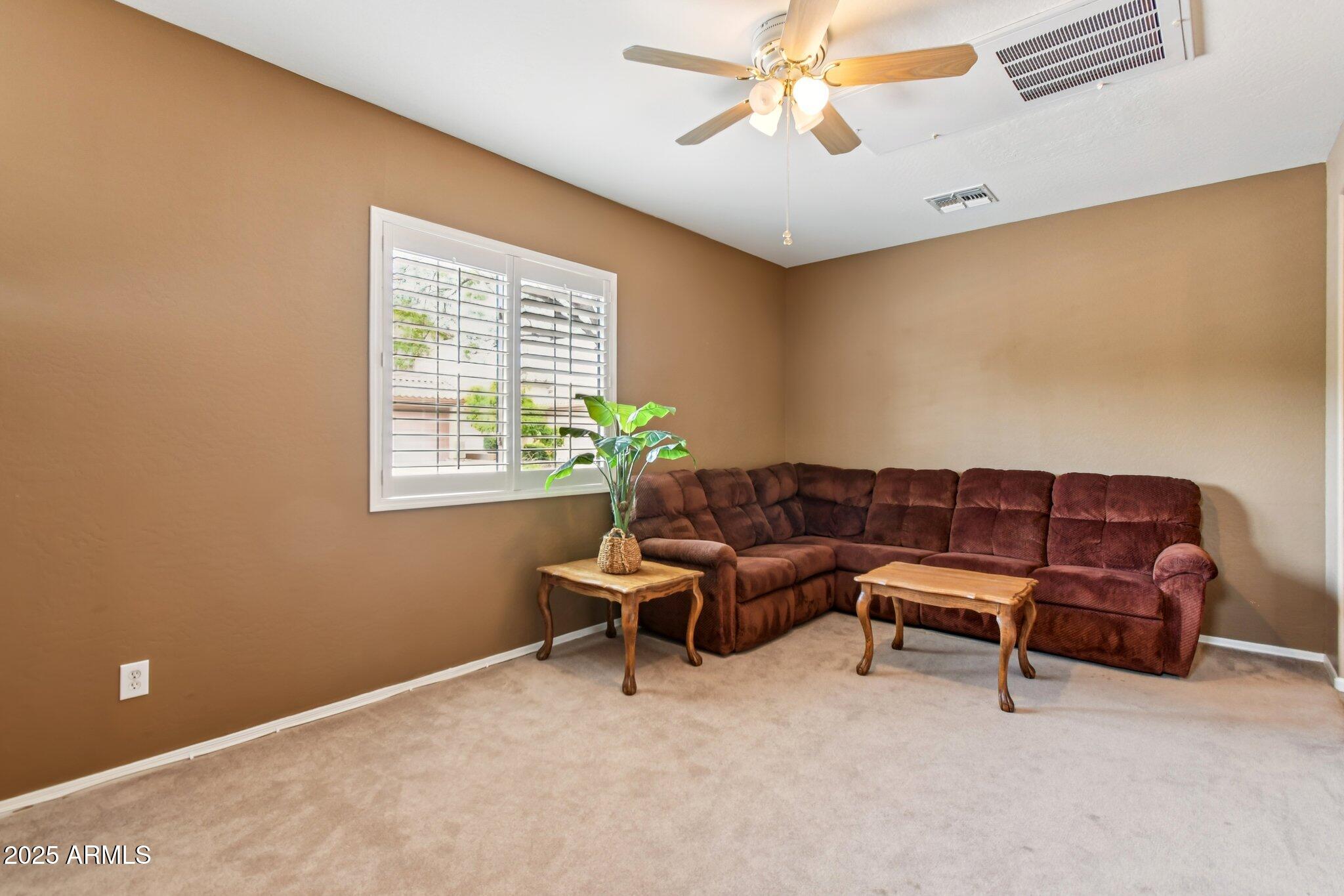 2533 W Kit Carson Trail