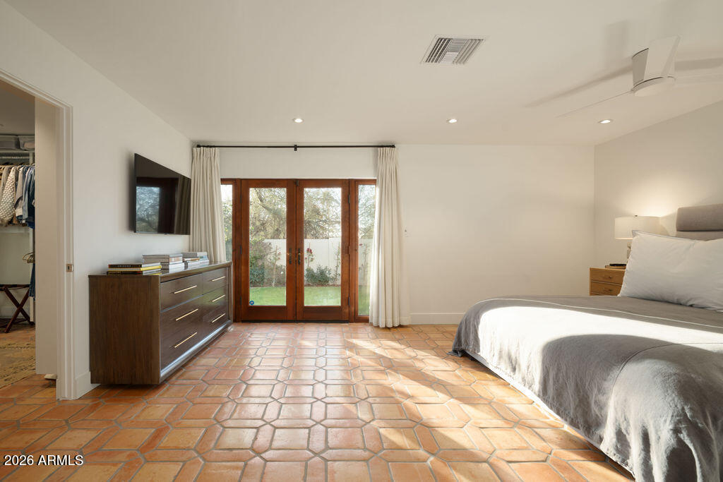 5602 N CAMELBACK CANYON Place