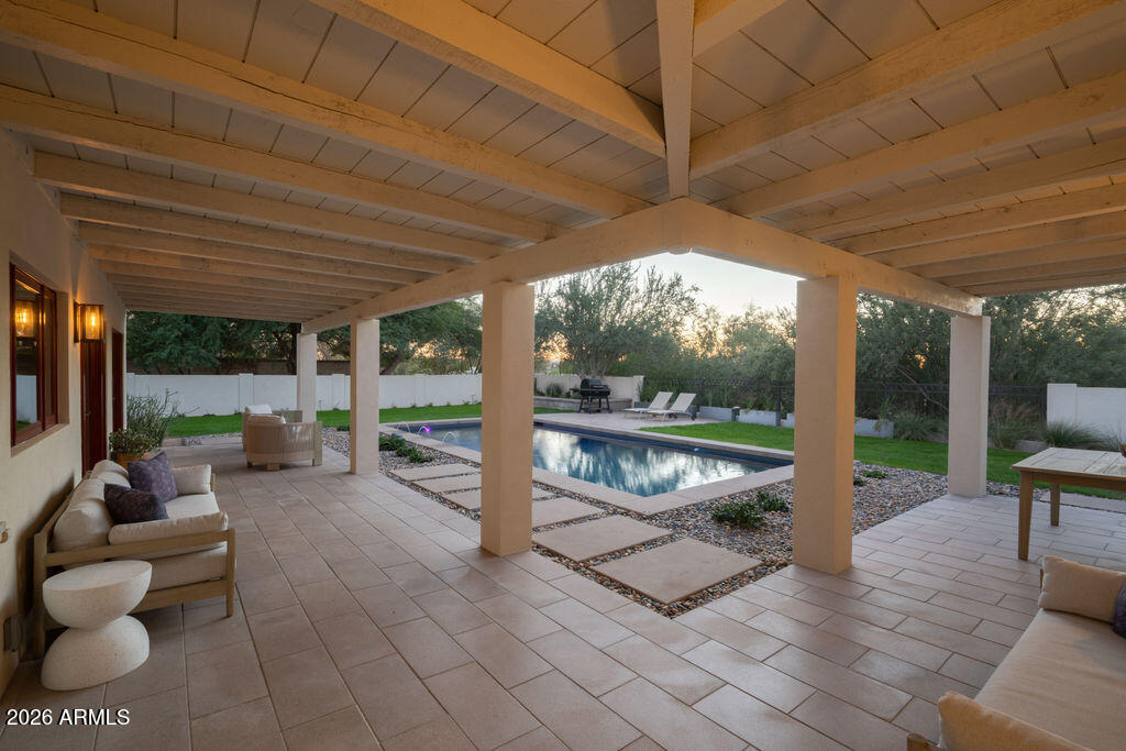 5602 N CAMELBACK CANYON Place