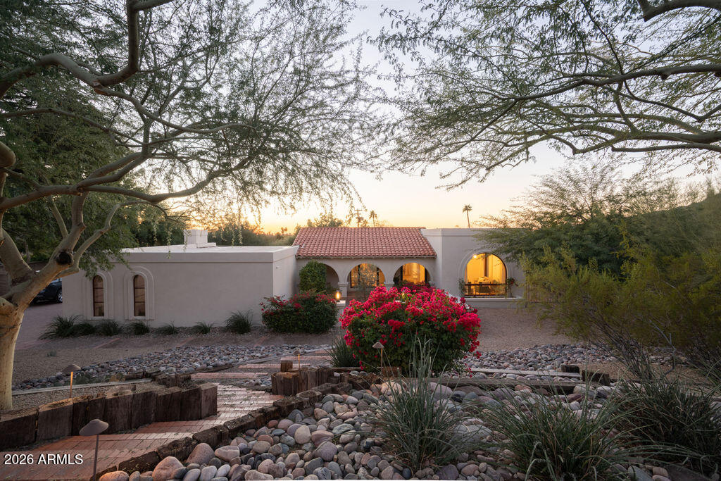 5602 N CAMELBACK CANYON Place