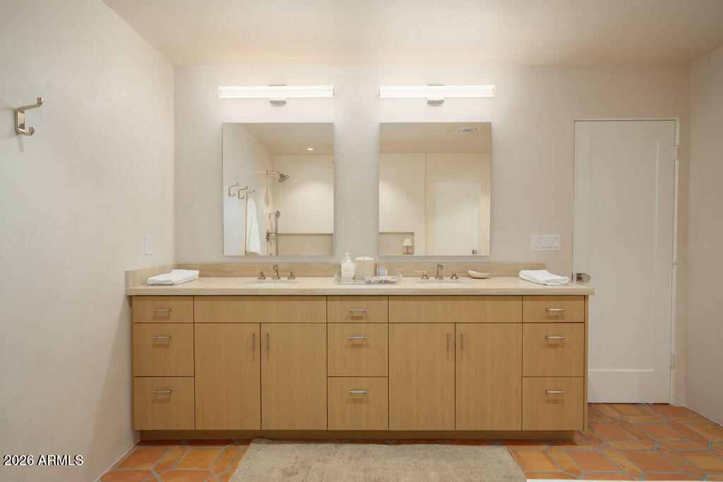 5602 N CAMELBACK CANYON Place