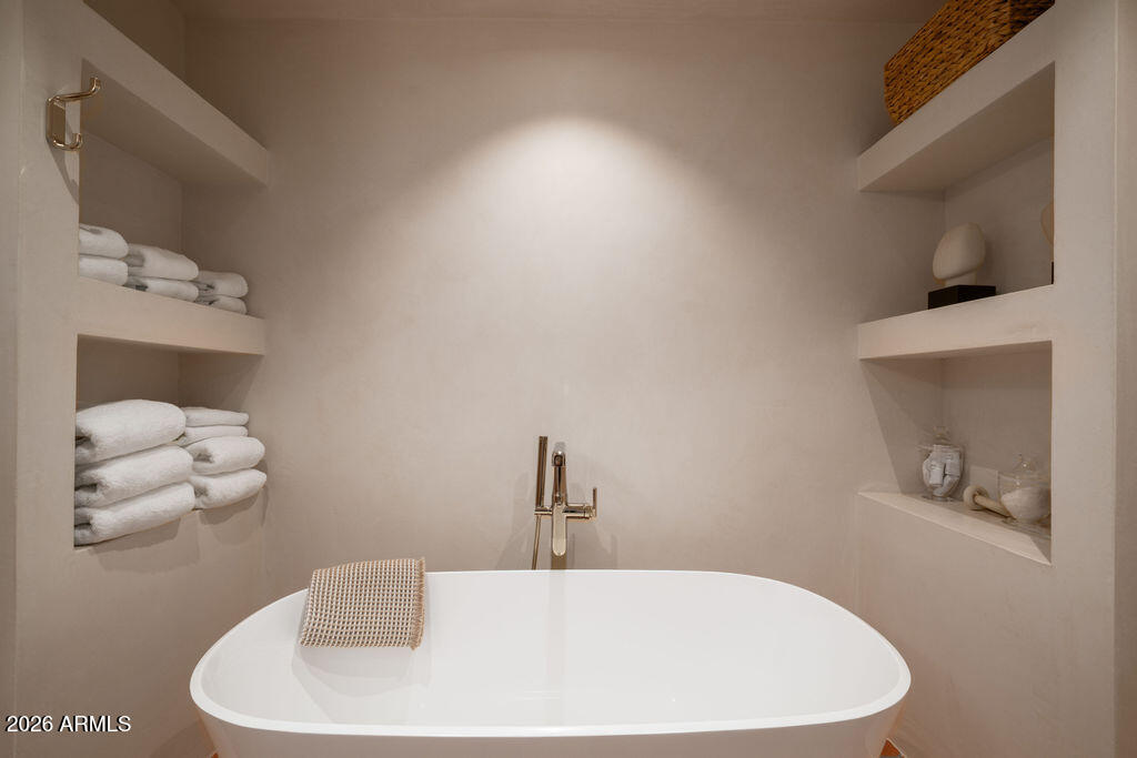 5602 N CAMELBACK CANYON Place