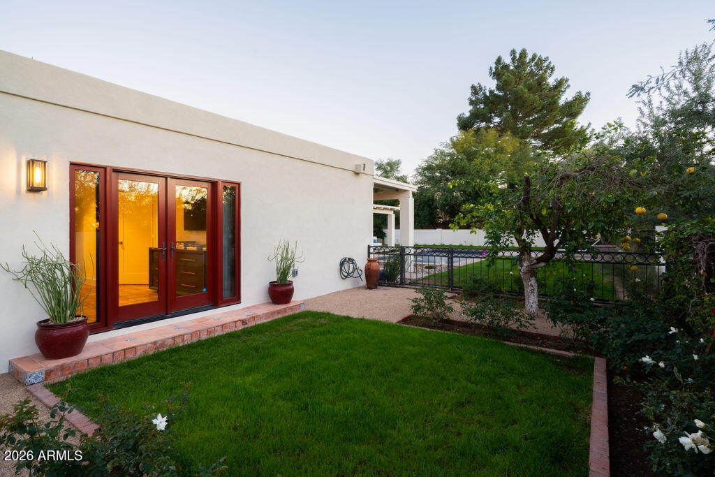 5602 N CAMELBACK CANYON Place