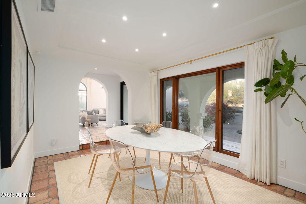 5602 N CAMELBACK CANYON Place