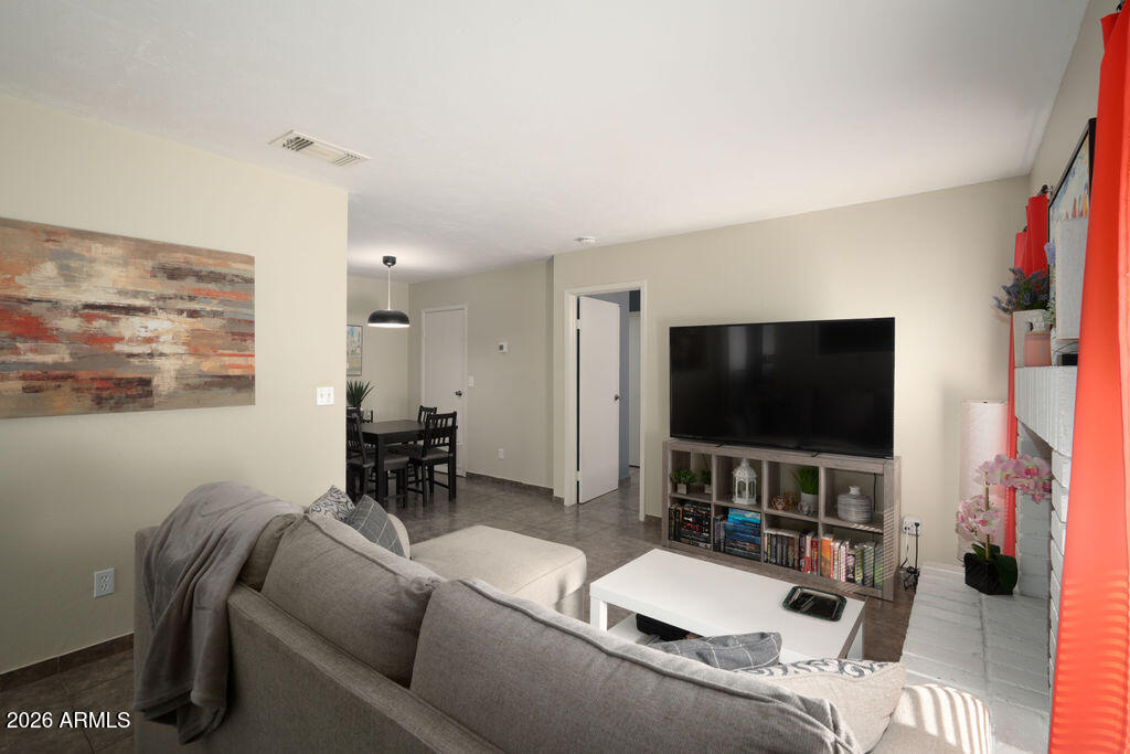 3511 E BASELINE Road 1187