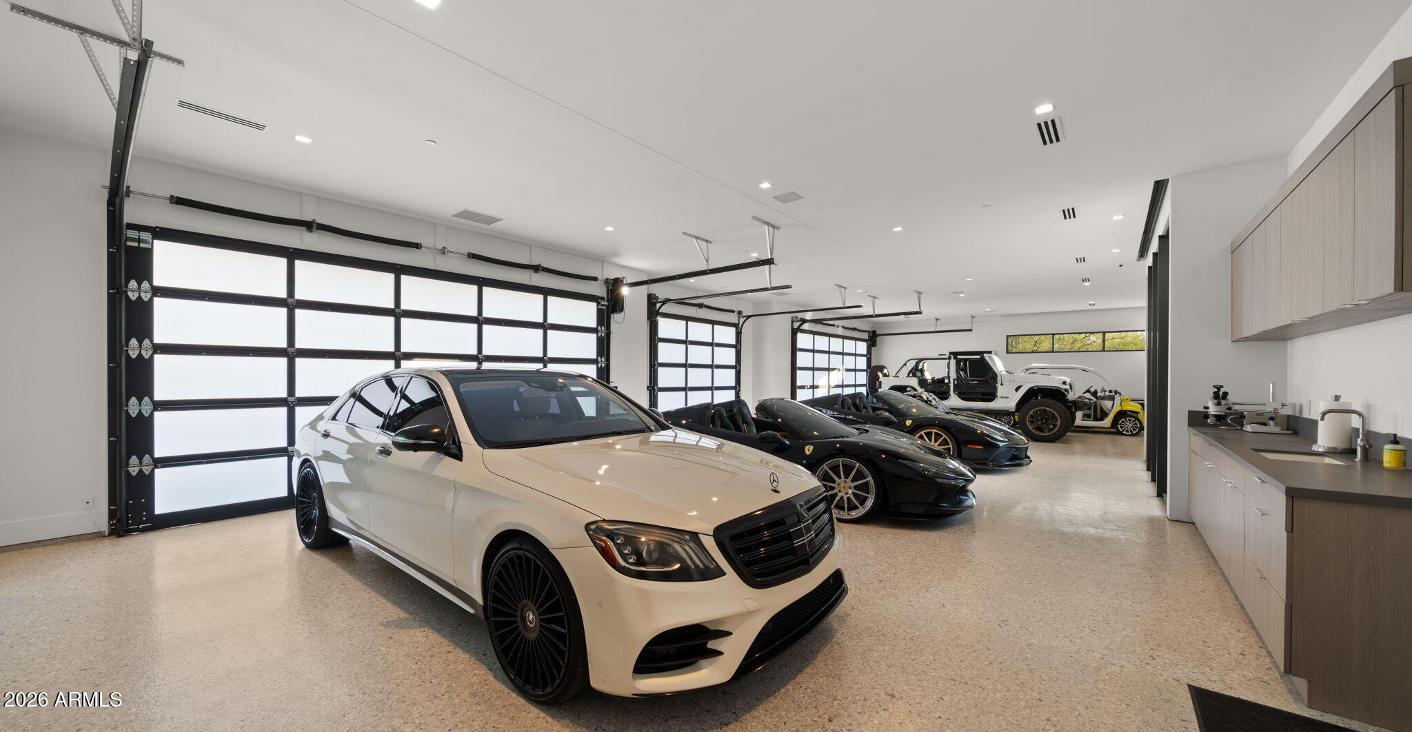 6824 E HUMMINGBIRD Lane